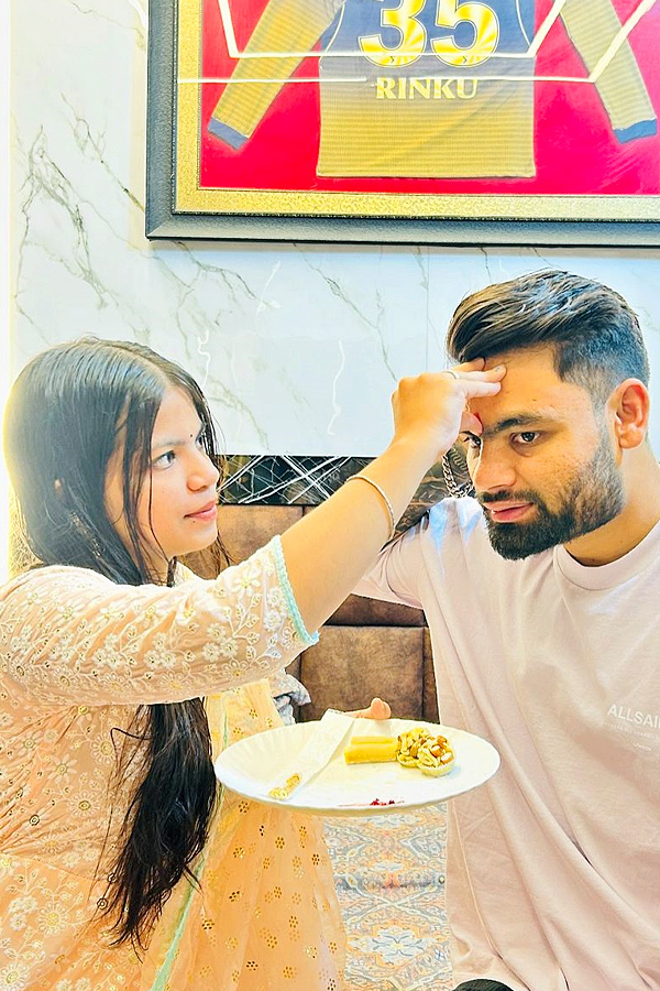 Team India Cricketers share heartwarming Raksha Bandhan posts about siblings Photos13