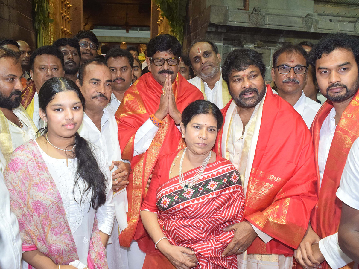 Megastar Chiranjeevi Visited Tirumala with His Family Photos1