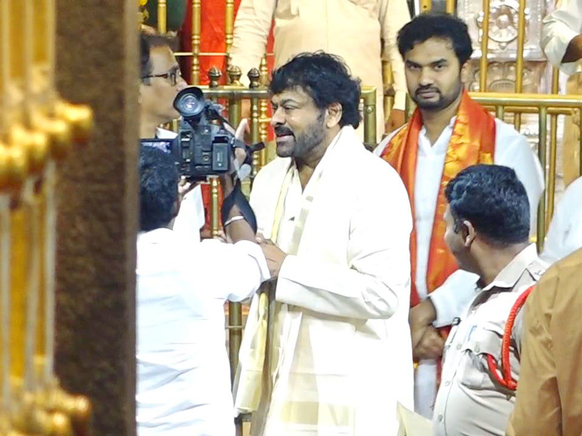 Megastar Chiranjeevi Visited Tirumala with His Family Photos5