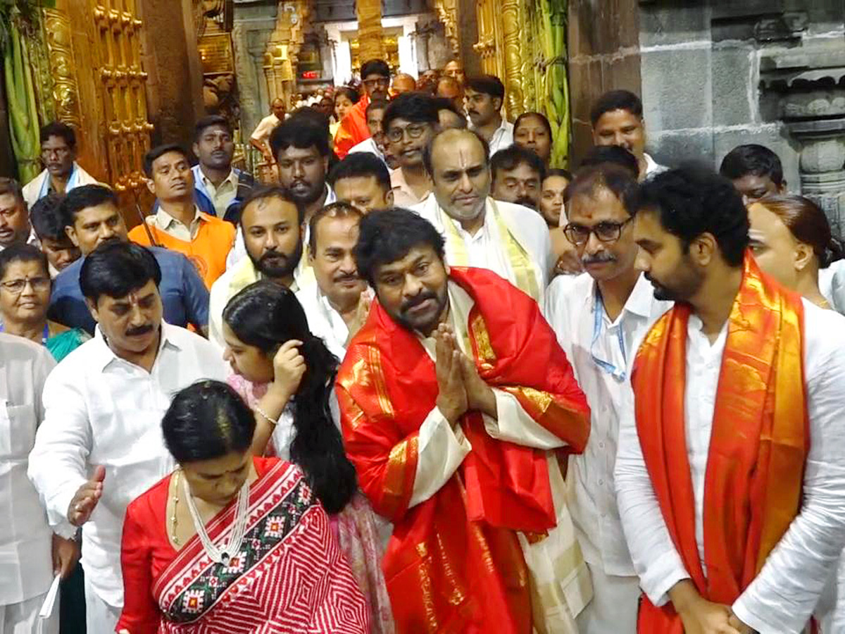 Megastar Chiranjeevi Visited Tirumala with His Family Photos6