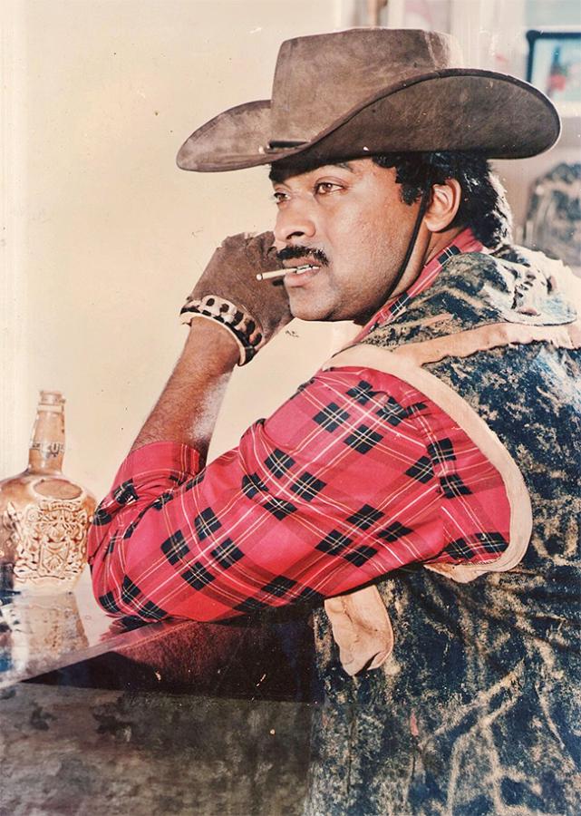 Tollywood Megastar Chiranjeevi Unseen And Rare Photos Gallery32