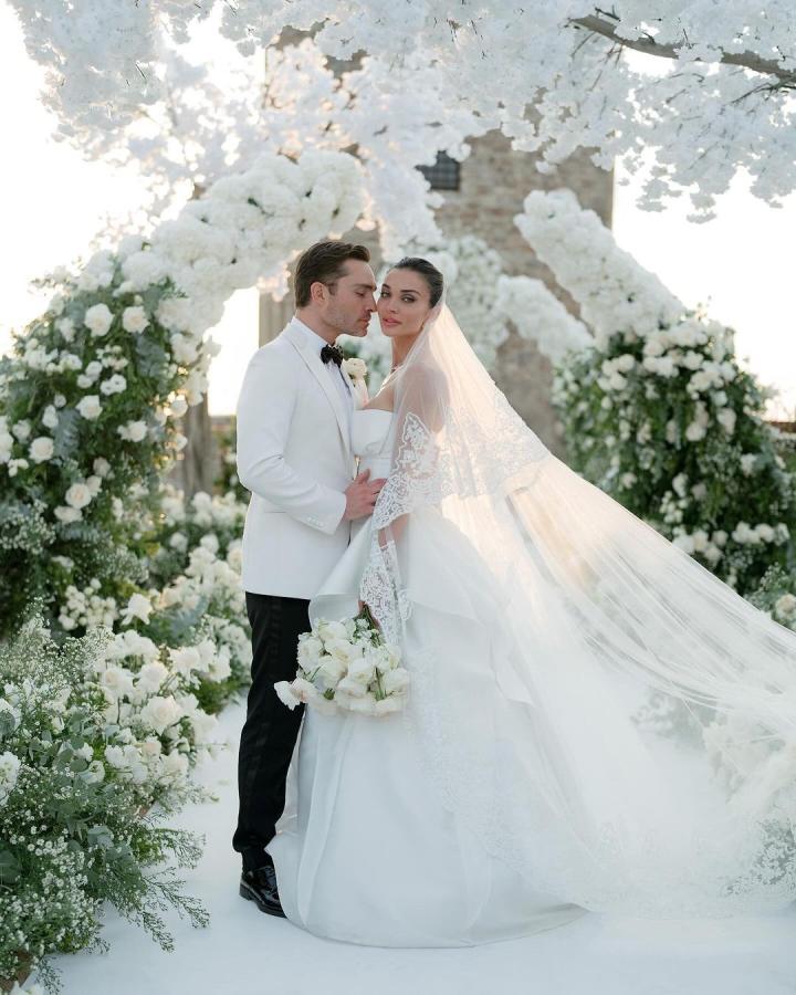 AmyJackson Tied The Knot With Her Long-time Beau Ed Westwick4