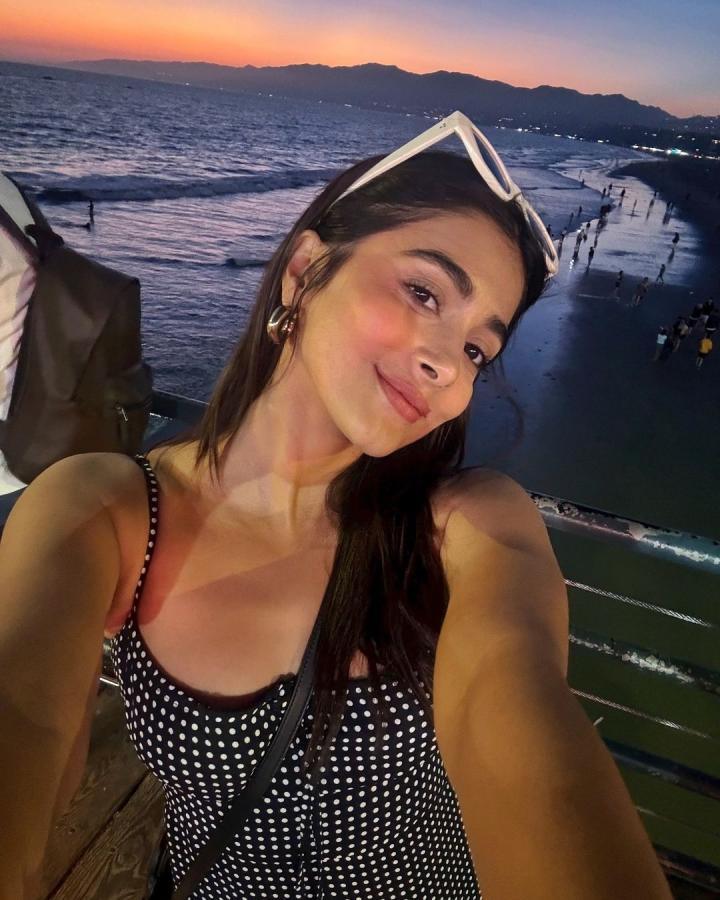 Tollywood Actress Pooja Hegde Vacation In Los Angeles Pics Goes Viral6