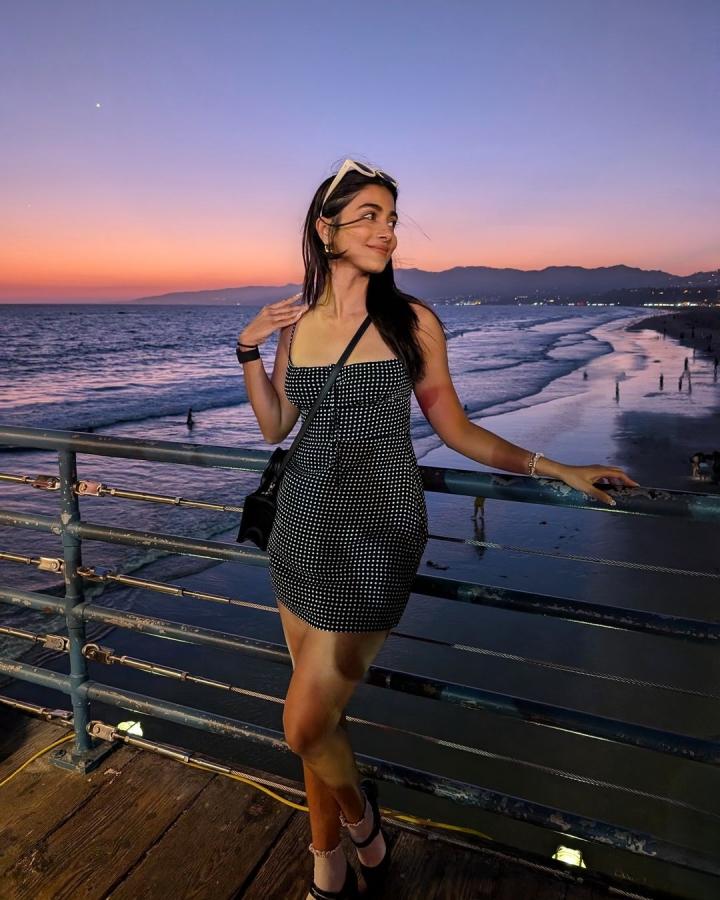 Tollywood Actress Pooja Hegde Vacation In Los Angeles Pics Goes Viral7