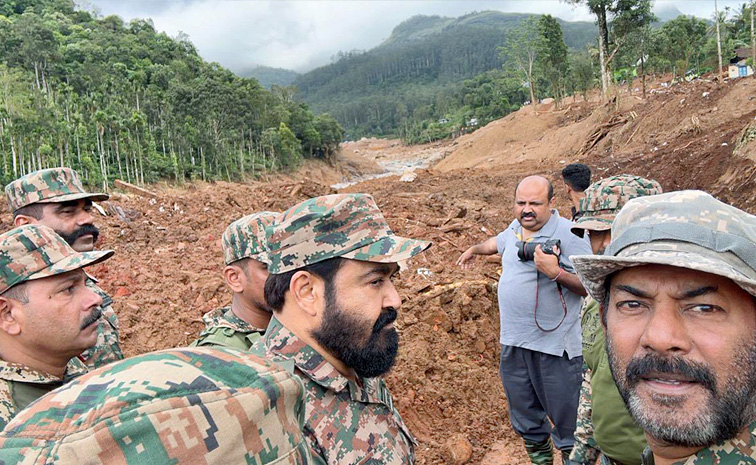 Mohanlal Visits Landslide-Hit Wayanad in Army Uniform: Photos2