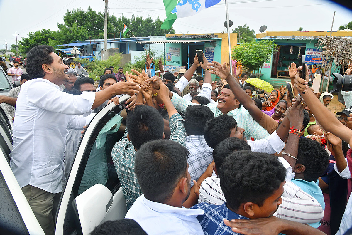 Grand Welcome To YS Jagan YSR District Tour Aug 31 Photos1