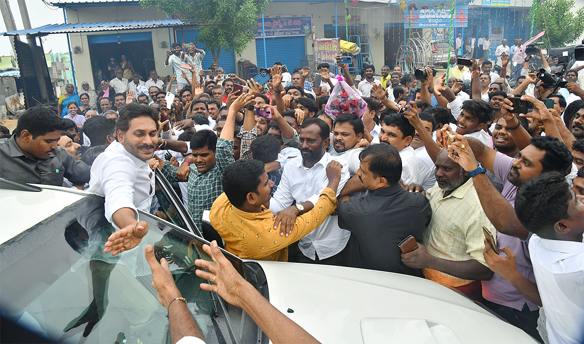 Grand Welcome To YS Jagan YSR District Tour Aug 31 Photos10