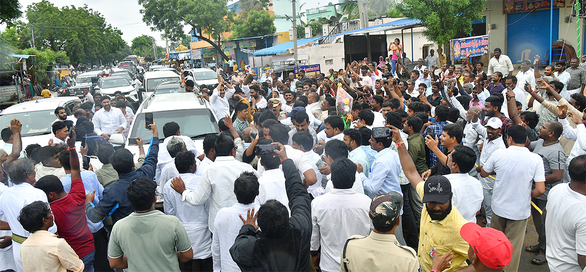 Grand Welcome To YS Jagan YSR District Tour Aug 31 Photos11