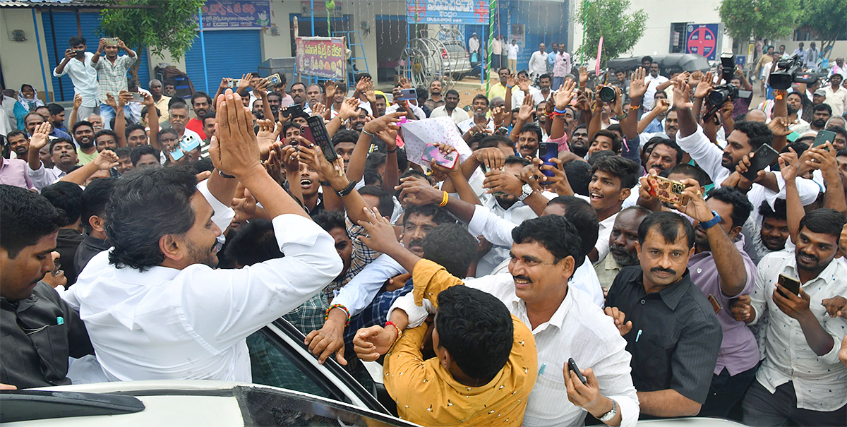 Grand Welcome To YS Jagan YSR District Tour Aug 31 Photos13