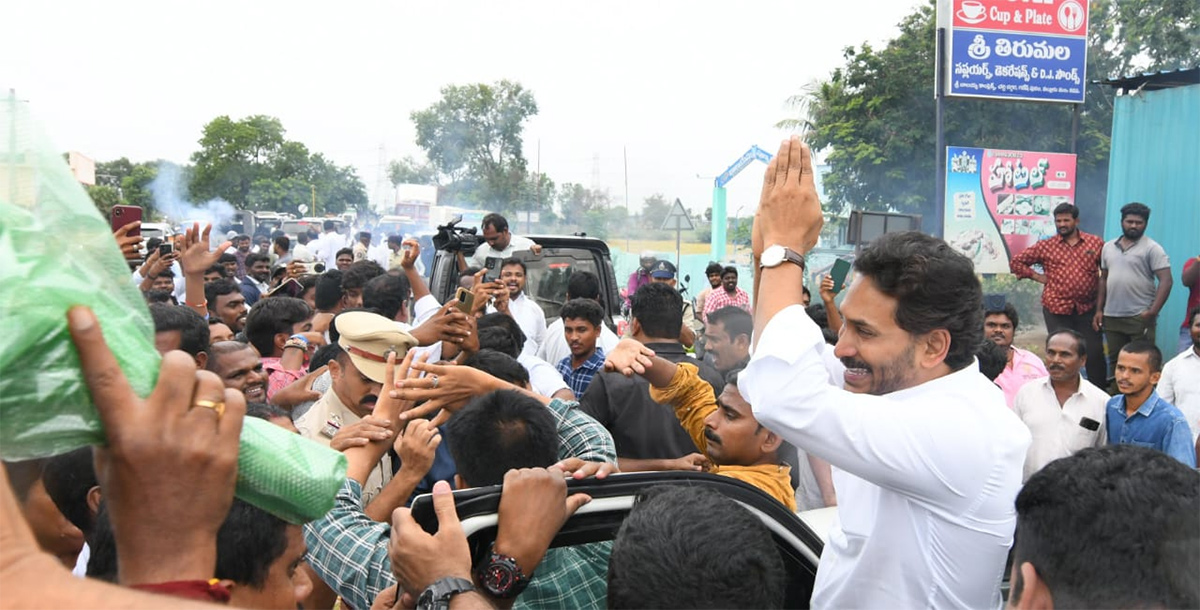 Grand Welcome To YS Jagan YSR District Tour Aug 31 Photos14