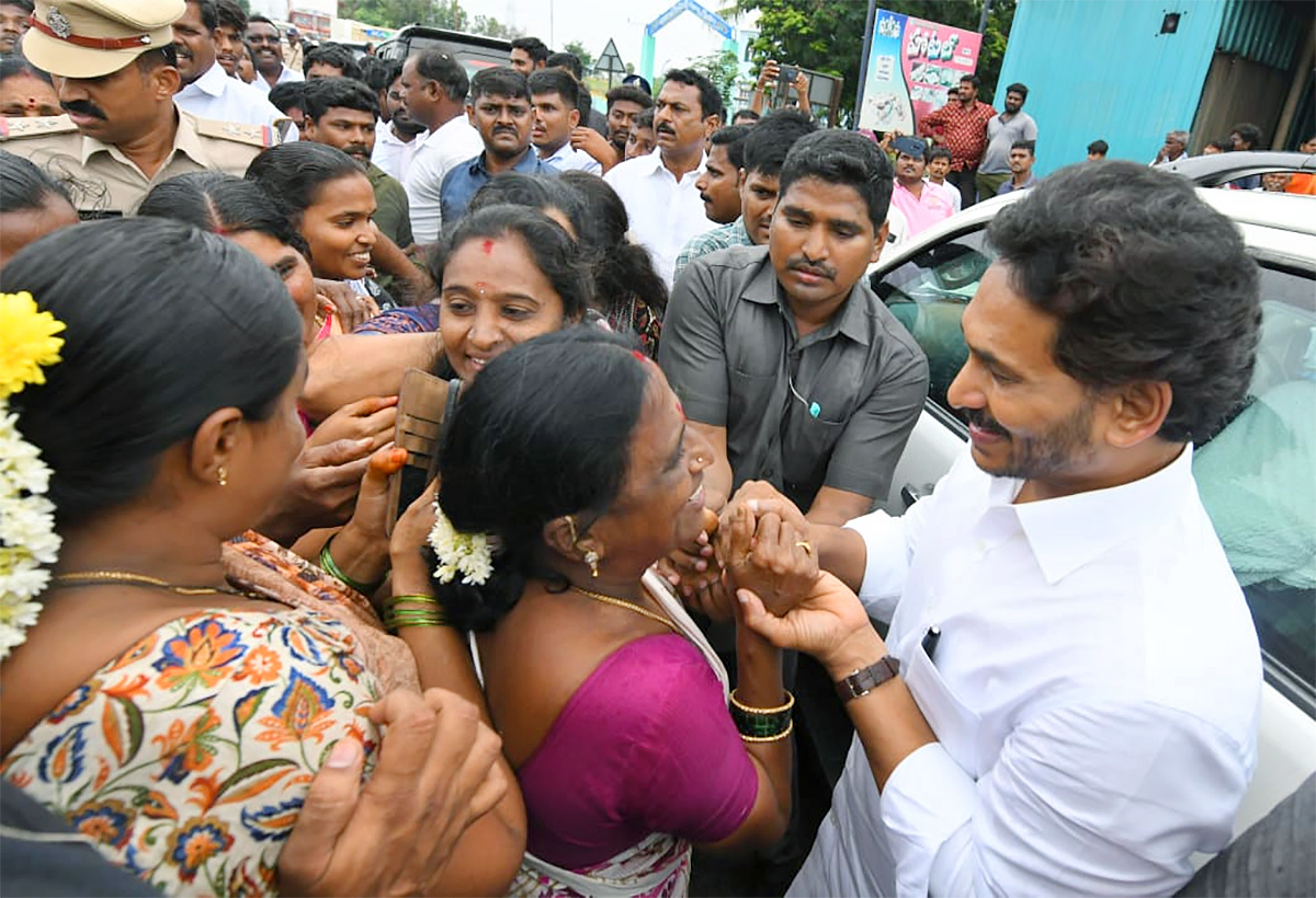 Grand Welcome To YS Jagan YSR District Tour Aug 31 Photos15