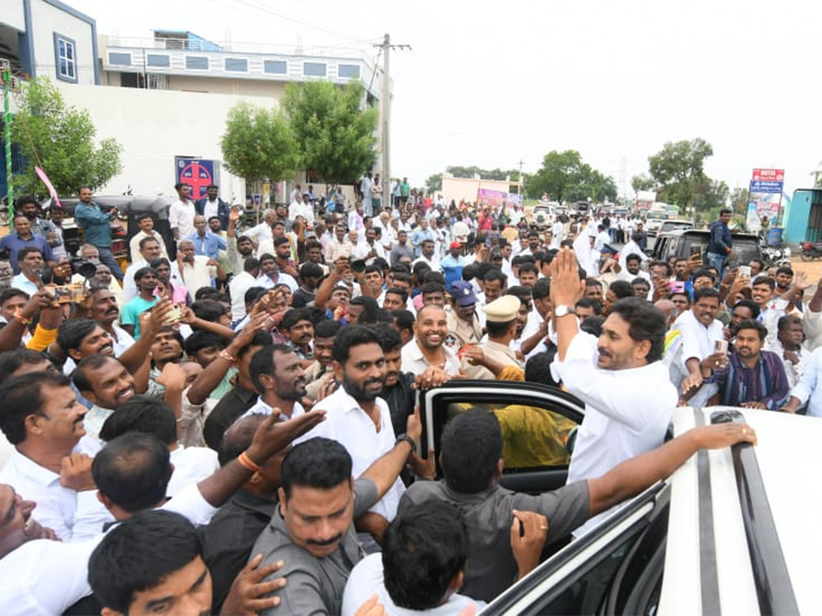 Grand Welcome To YS Jagan YSR District Tour Aug 31 Photos17