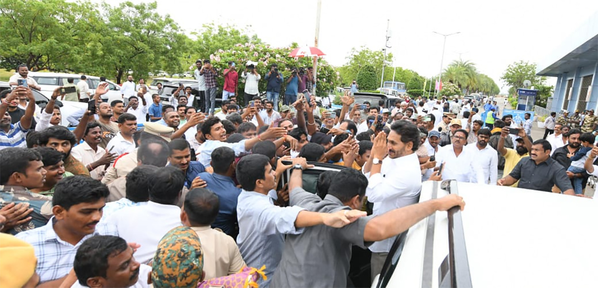 Grand Welcome To YS Jagan YSR District Tour Aug 31 Photos19