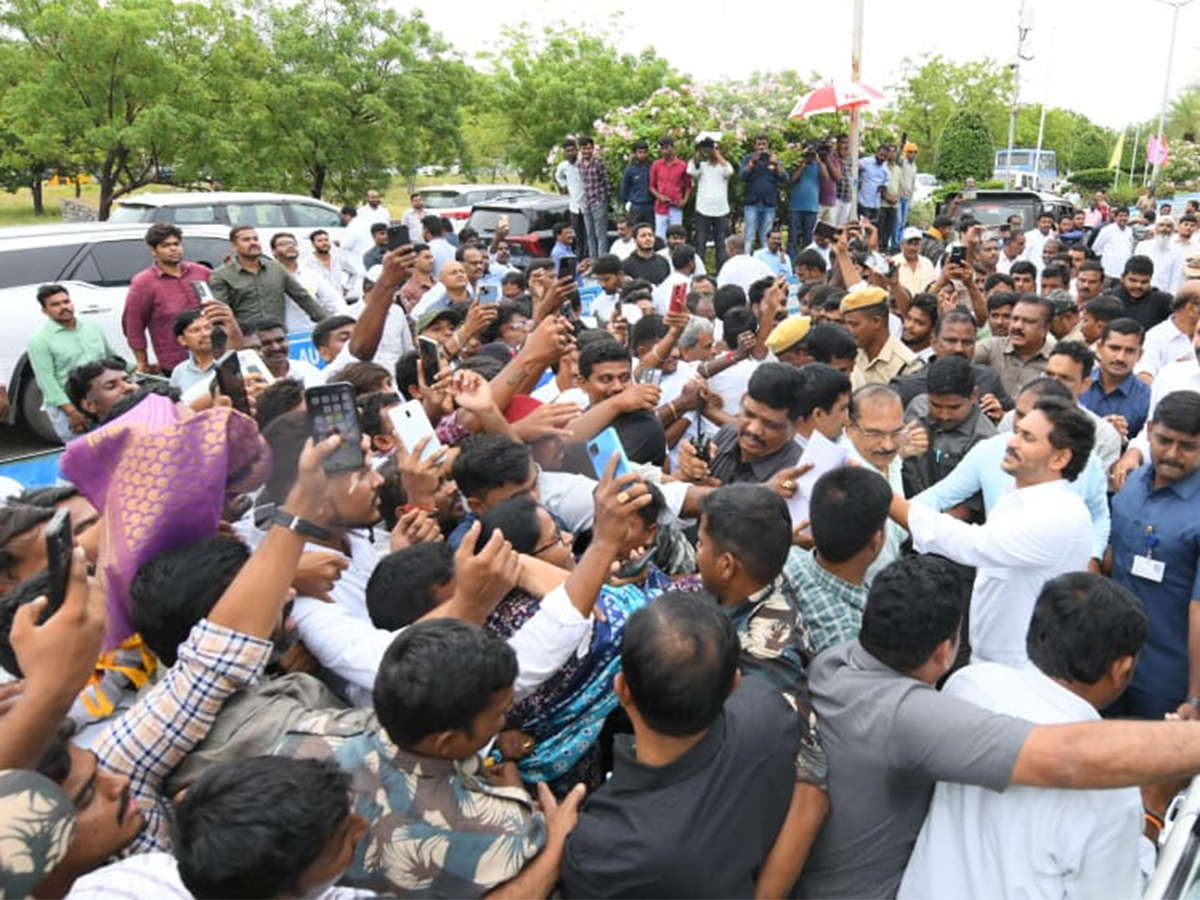 Grand Welcome To YS Jagan YSR District Tour Aug 31 Photos21