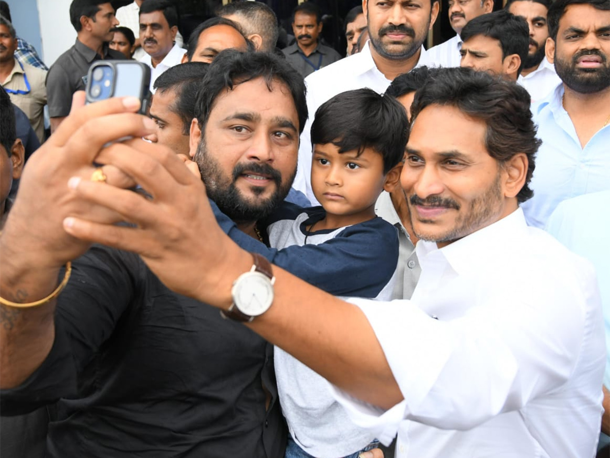 Grand Welcome To YS Jagan YSR District Tour Aug 31 Photos22