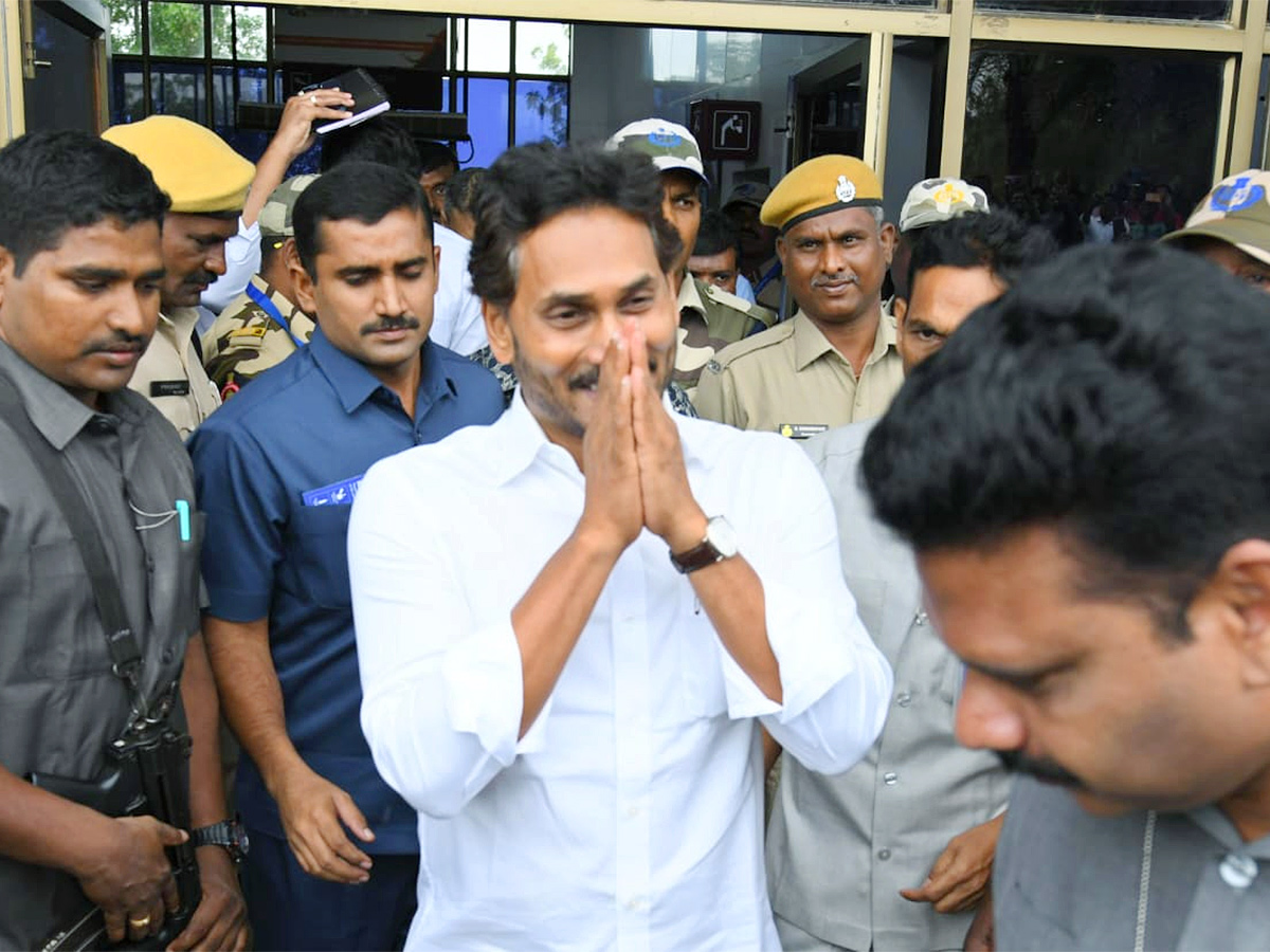 Grand Welcome To YS Jagan YSR District Tour Aug 31 Photos23