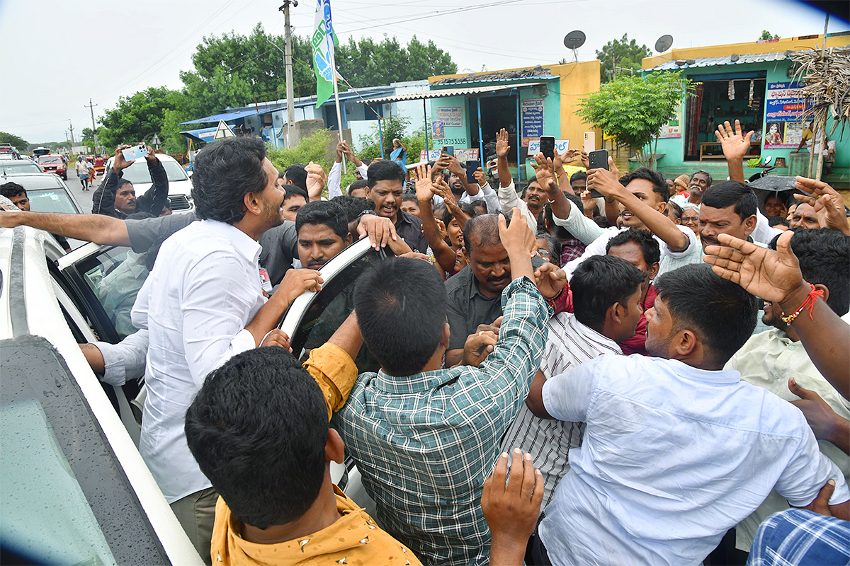 Grand Welcome To YS Jagan YSR District Tour Aug 31 Photos3