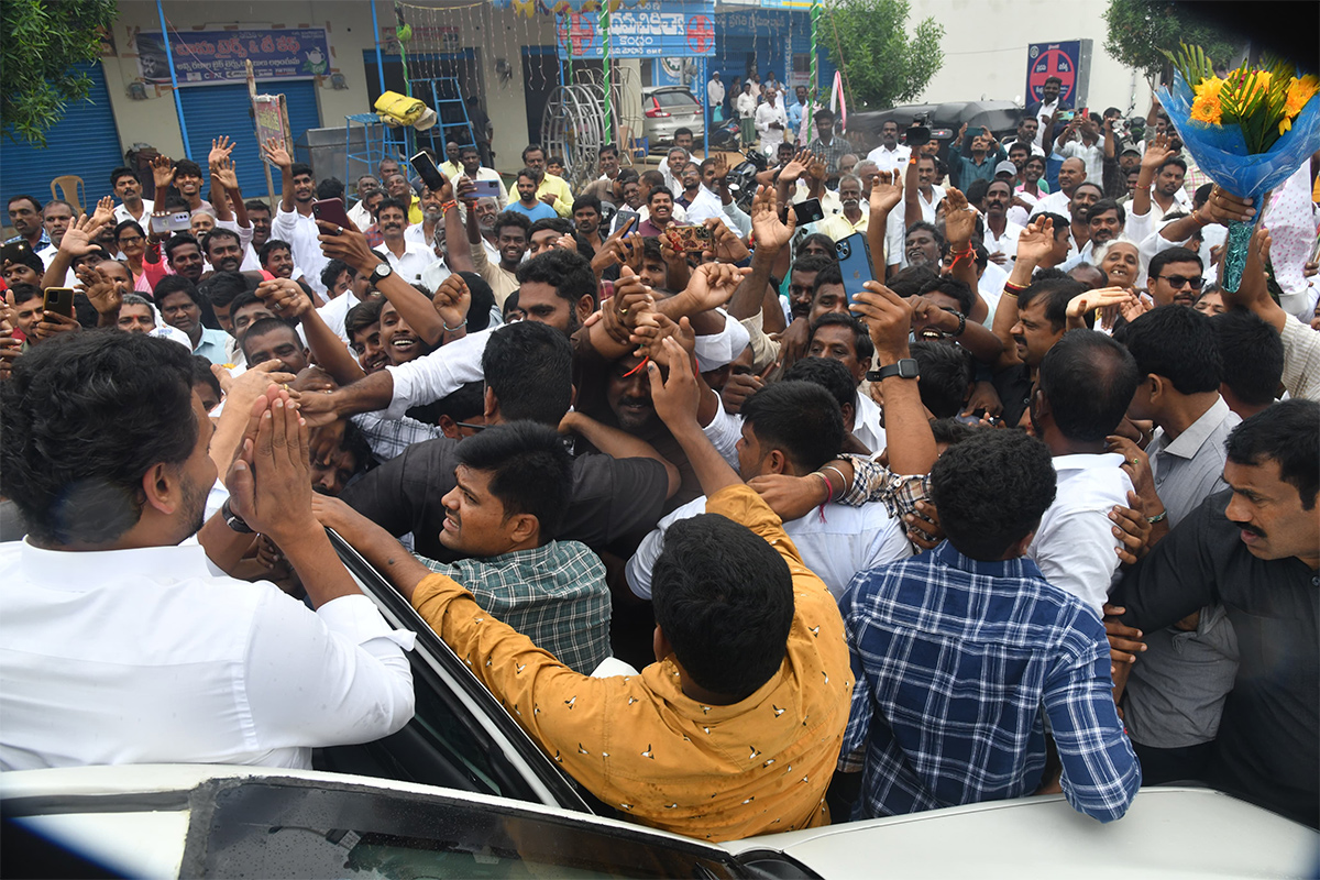 Grand Welcome To YS Jagan YSR District Tour Aug 31 Photos4