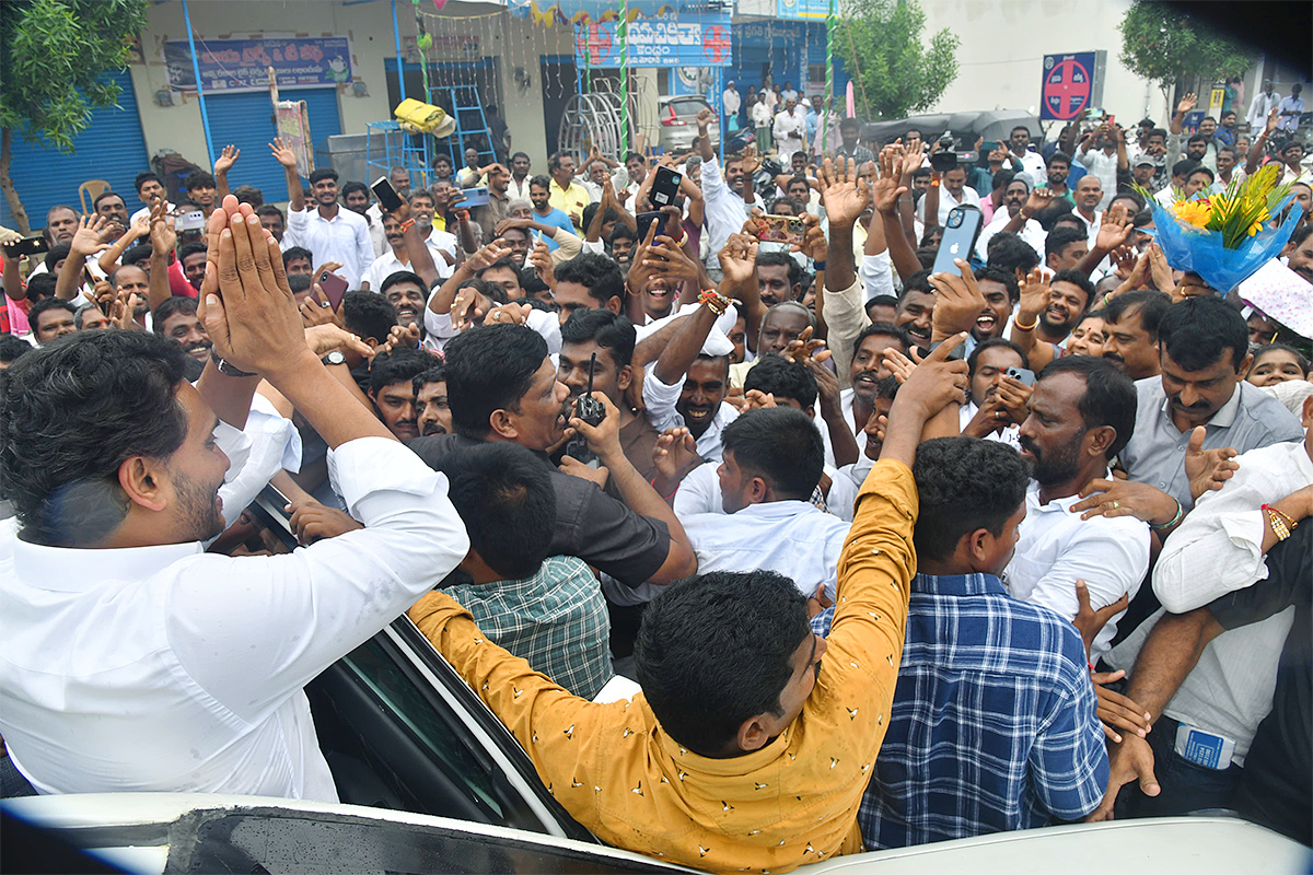 Grand Welcome To YS Jagan YSR District Tour Aug 31 Photos5