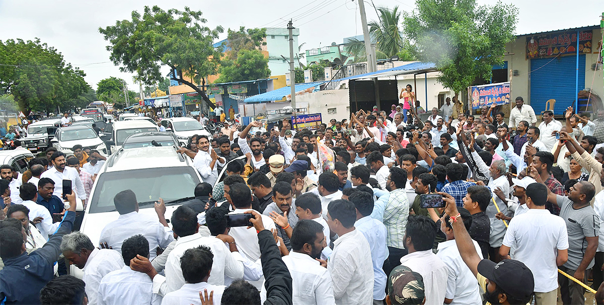 Grand Welcome To YS Jagan YSR District Tour Aug 31 Photos7