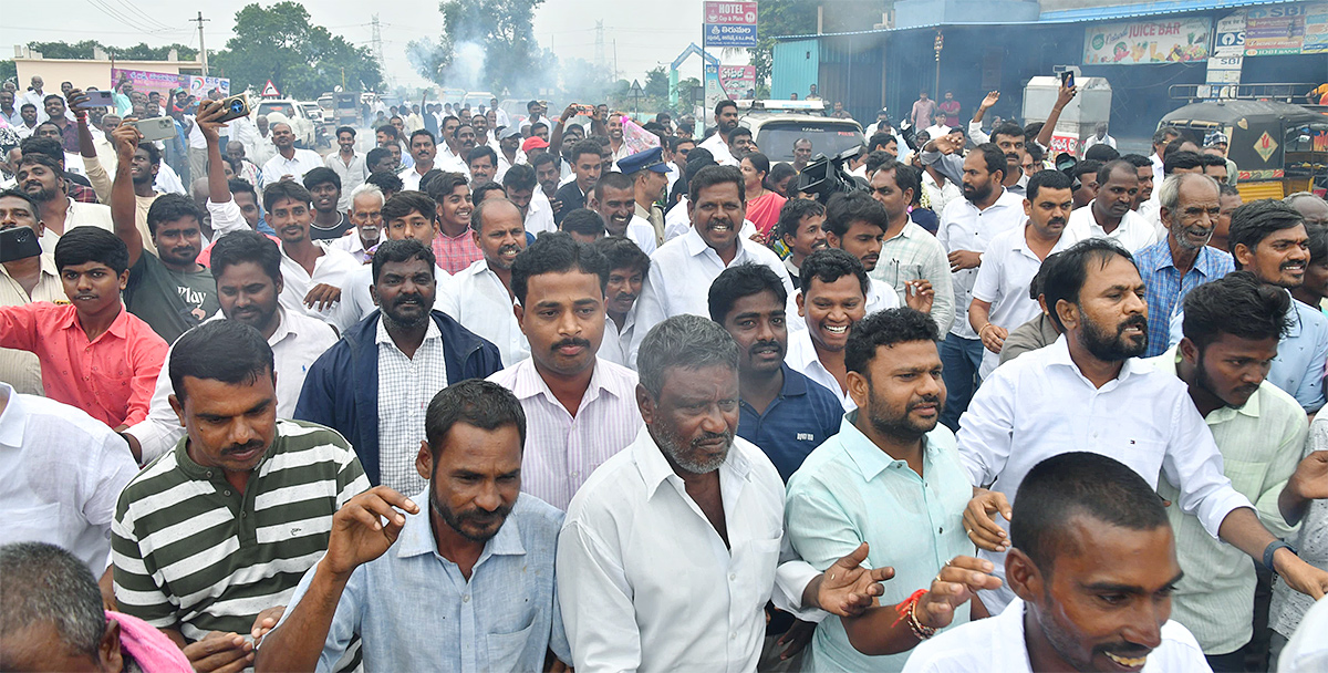 Grand Welcome To YS Jagan YSR District Tour Aug 31 Photos9