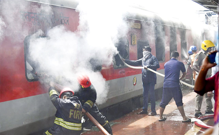 Fire Accident In Korba Visakha Express At Vizag Railway Station Photos1