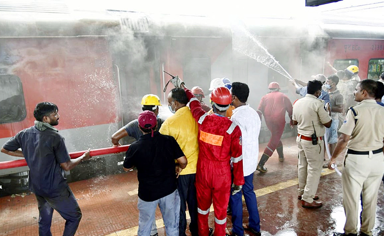 Fire Accident In Korba Visakha Express At Vizag Railway Station Photos7