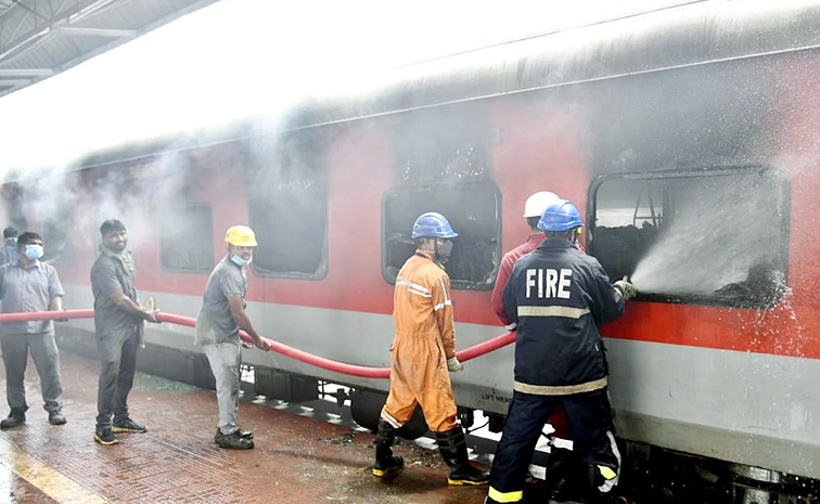 Fire Accident In Korba Visakha Express At Vizag Railway Station Photos8