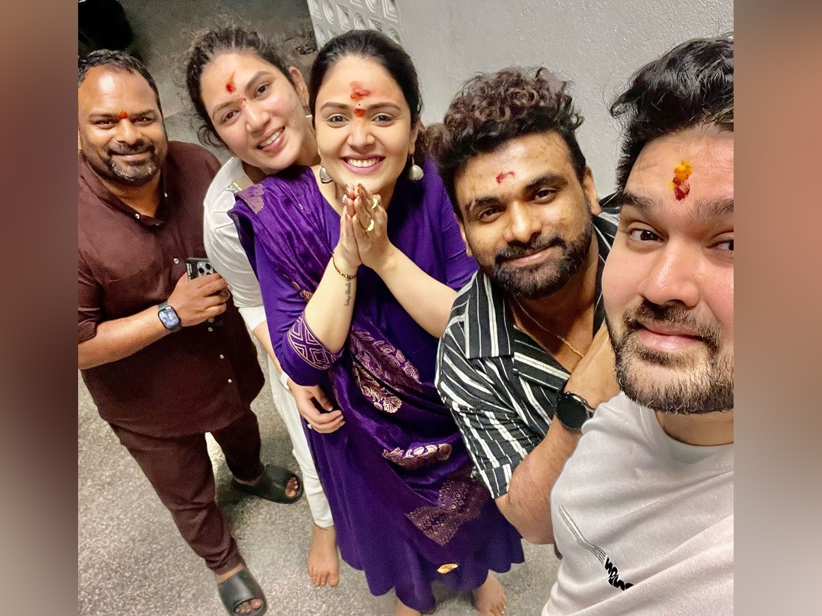 Anchor Sreemukhi Climbs Tirumala Stairs For The First Time, Photo Gallery Inside11