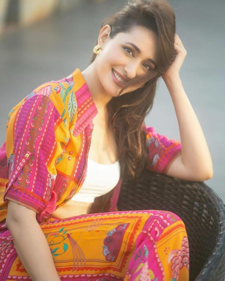 Actress Pragya Jaiswal Latest HD Photo Gallery Goes Viral9