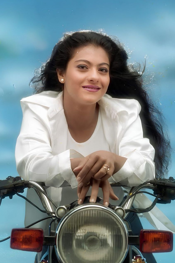 Bollywood Beauty Kajol Devgan Birthday Special Gallery8