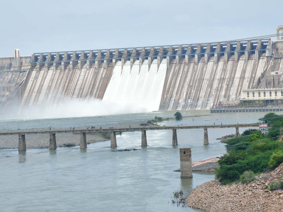 Nagarjunasagar spillway gates set to be lifted on Monday15