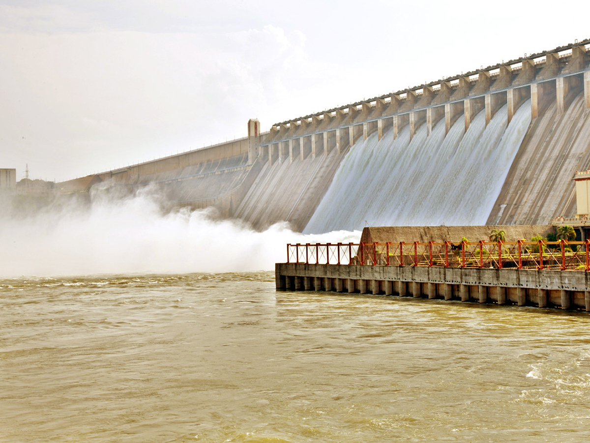 Nagarjunasagar spillway gates set to be lifted on Monday2