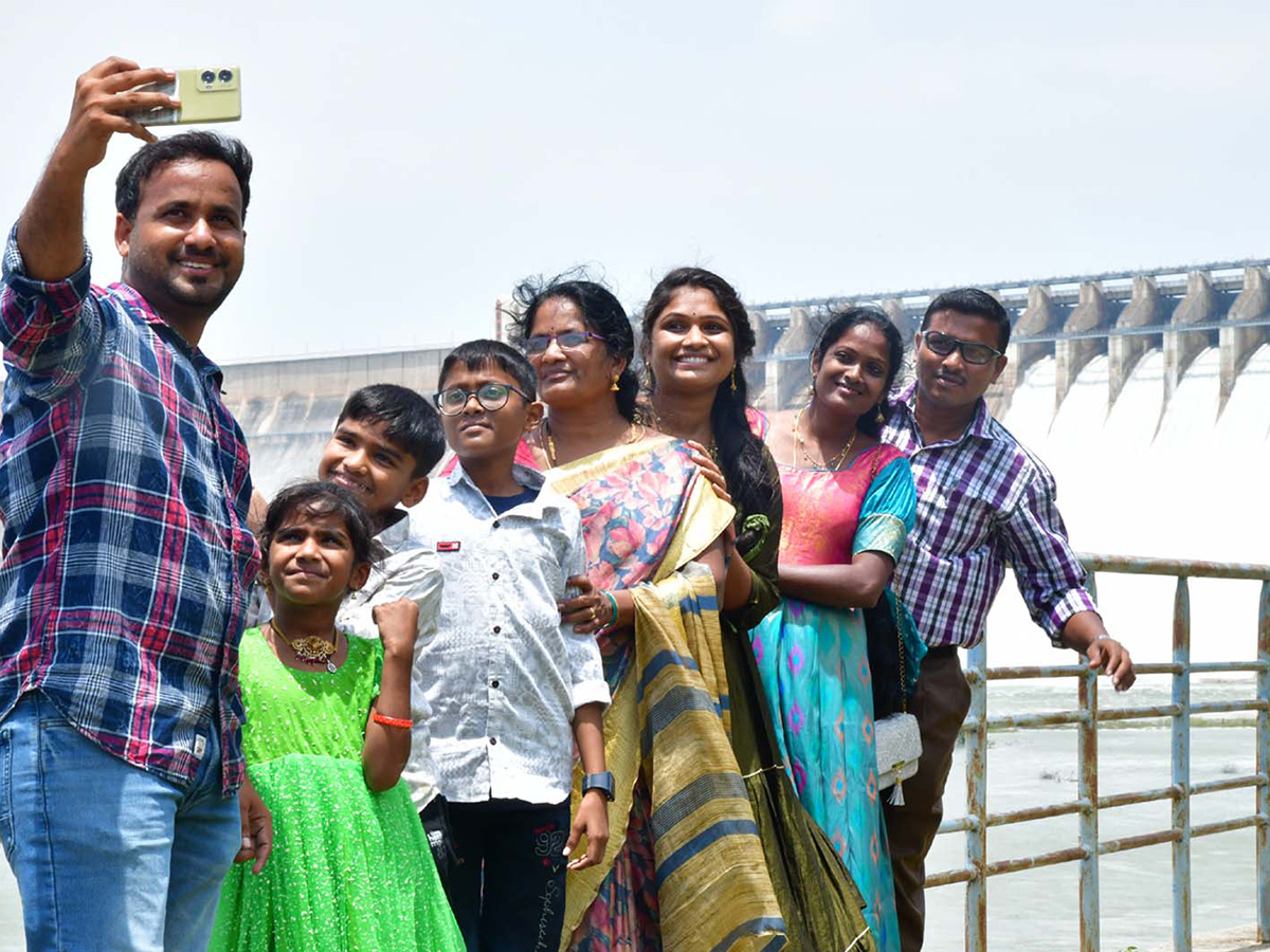 Nagarjunasagar spillway gates set to be lifted on Monday5