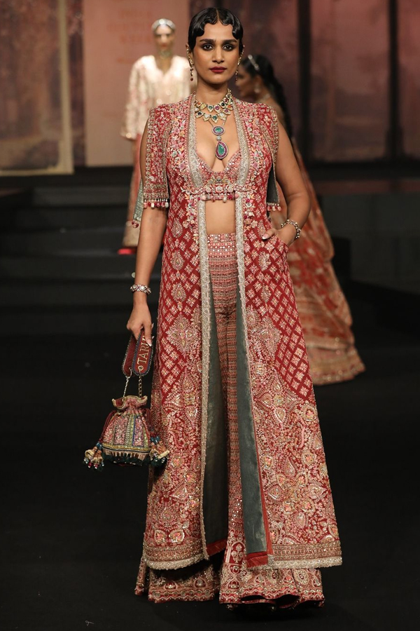 Collection Of Rang Mahal In Hyundai India Couture Week 202418