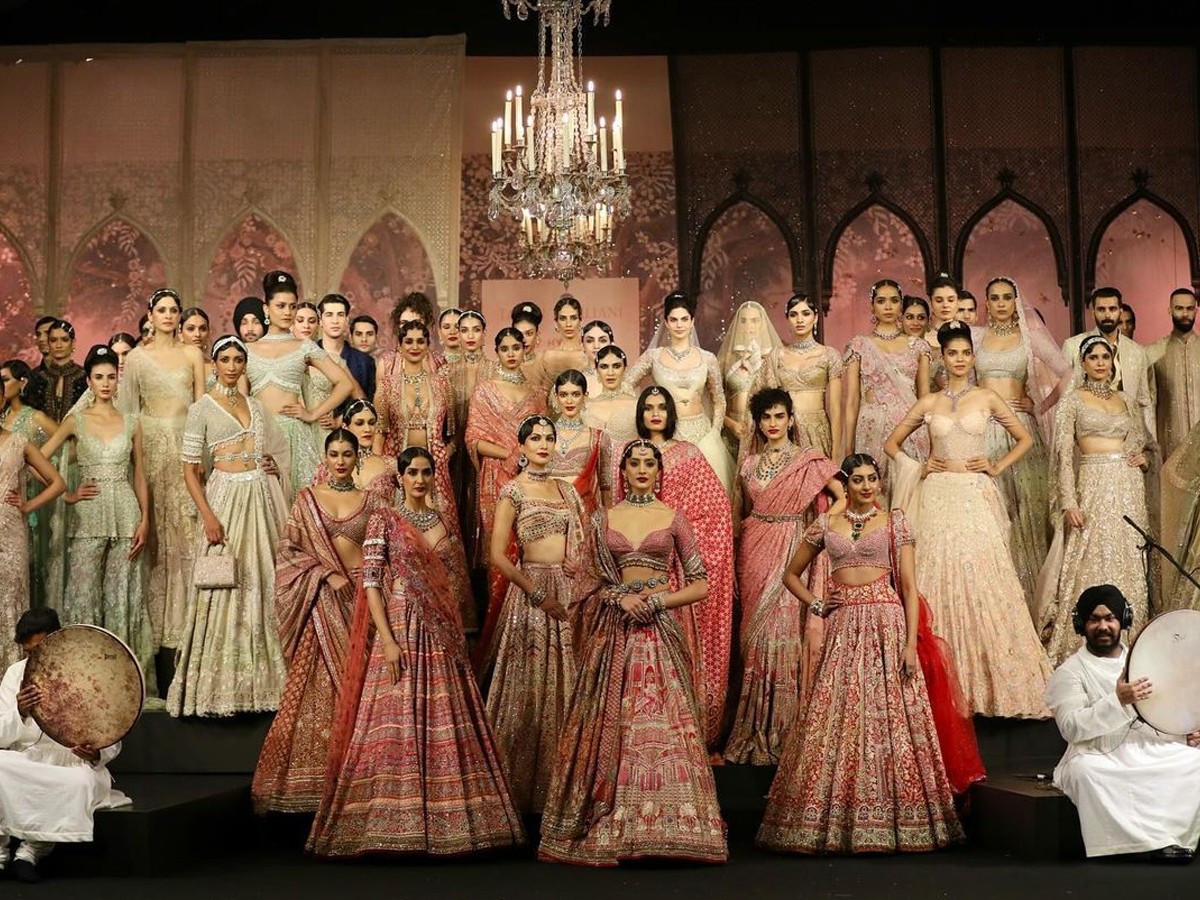 Collection Of Rang Mahal In Hyundai India Couture Week 202431