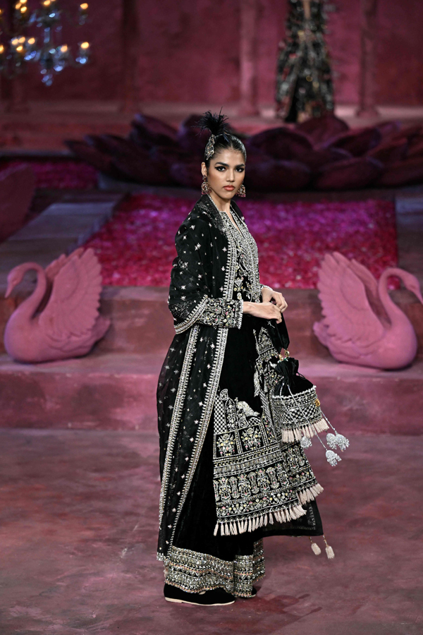 Collection Of Rang Mahal In Hyundai India Couture Week 202422