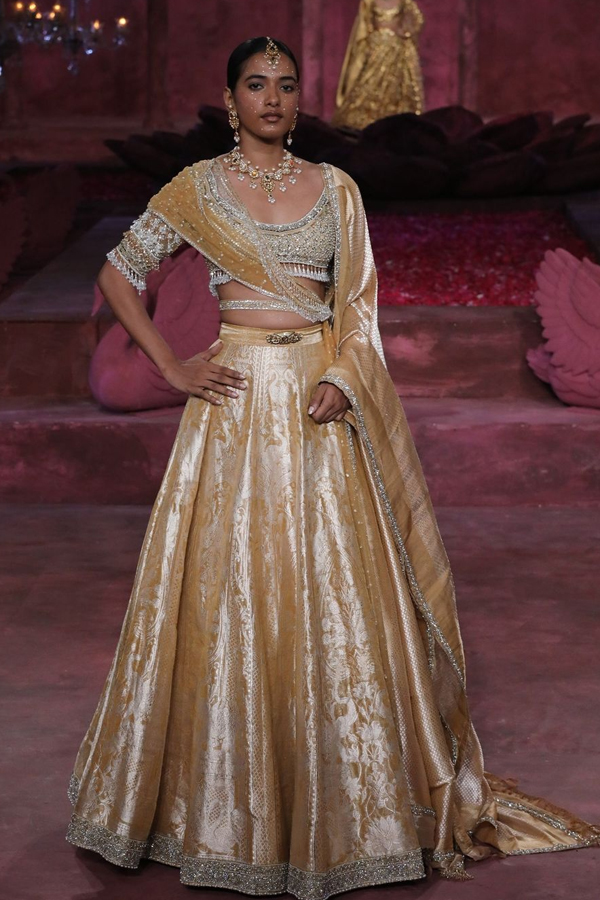 Collection Of Rang Mahal In Hyundai India Couture Week 202424