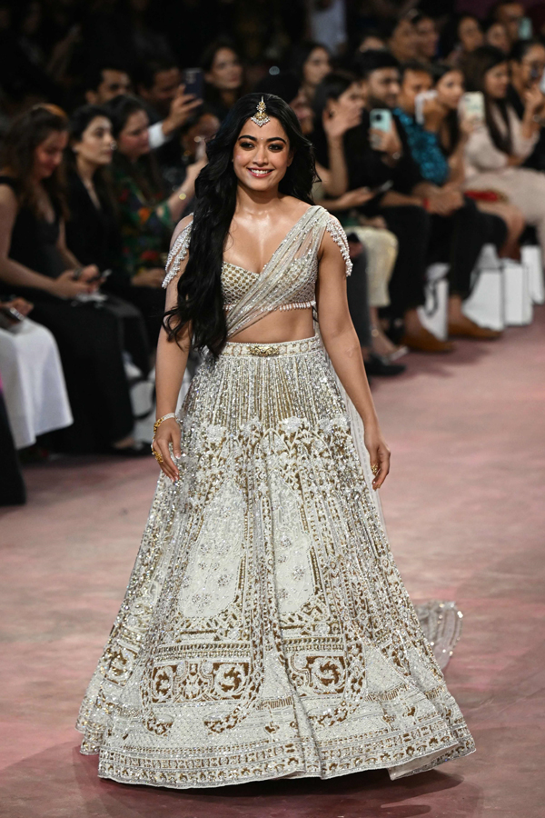 Collection Of Rang Mahal In Hyundai India Couture Week 20249