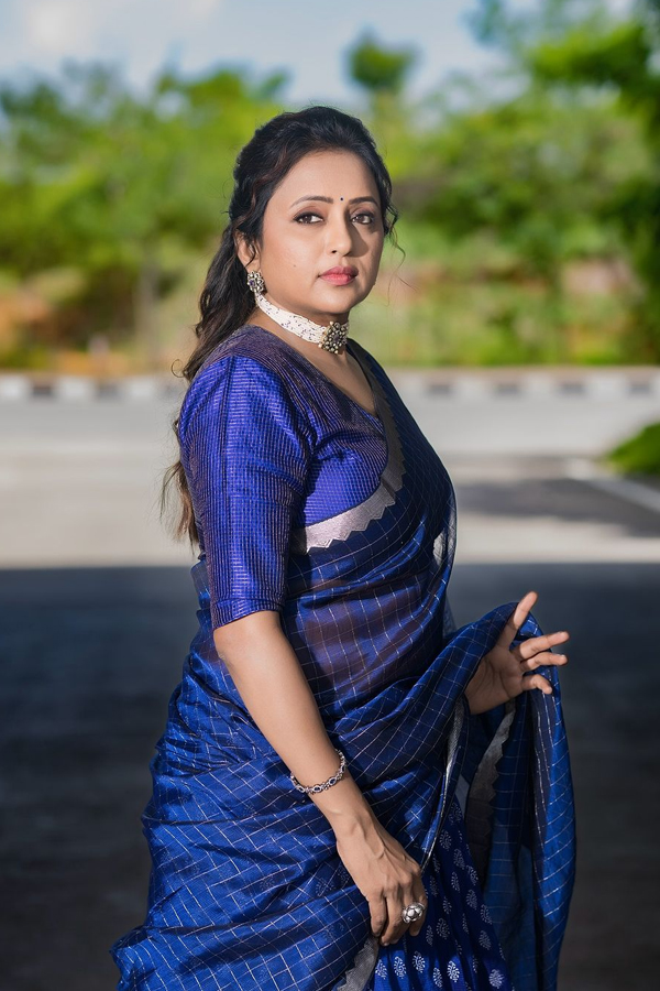 Suma Kanakala Stunning Looks In Half Saree Photos Viral2