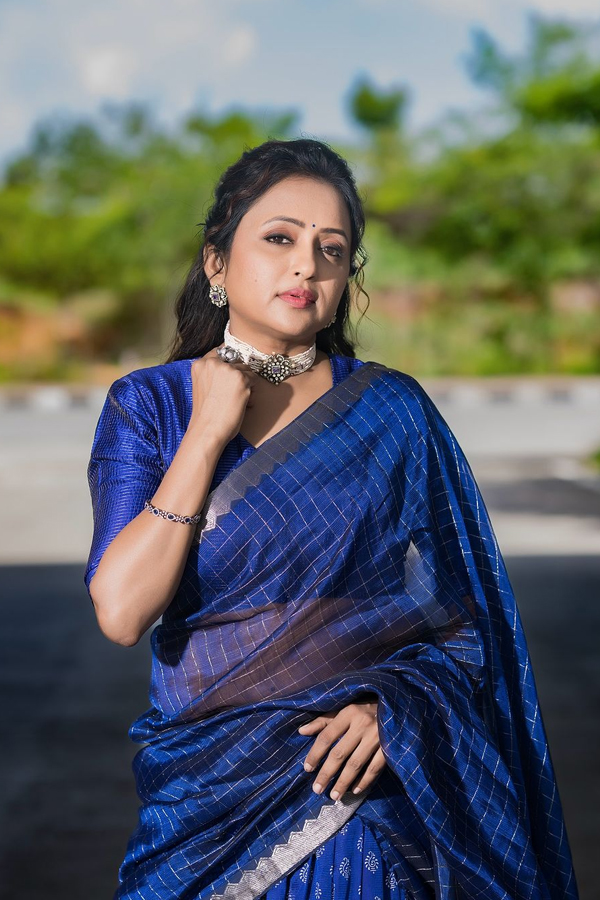 Suma Kanakala Stunning Looks In Half Saree Photos Viral6