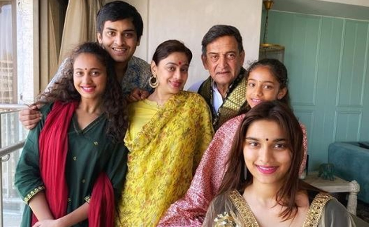 villain mahesh manjrekar Daughter Beautiful Latest Photos2