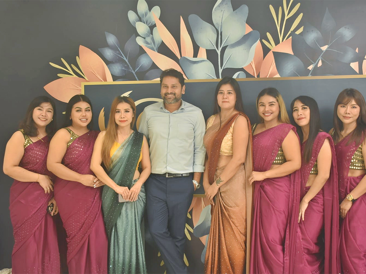 Insta Influencers in Sarees Showroom Opening 3