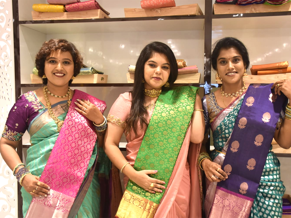 Insta Influencers in Sarees Showroom Opening 4