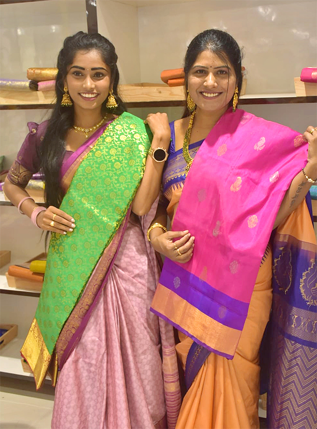 Insta Influencers in Sarees Showroom Opening 9