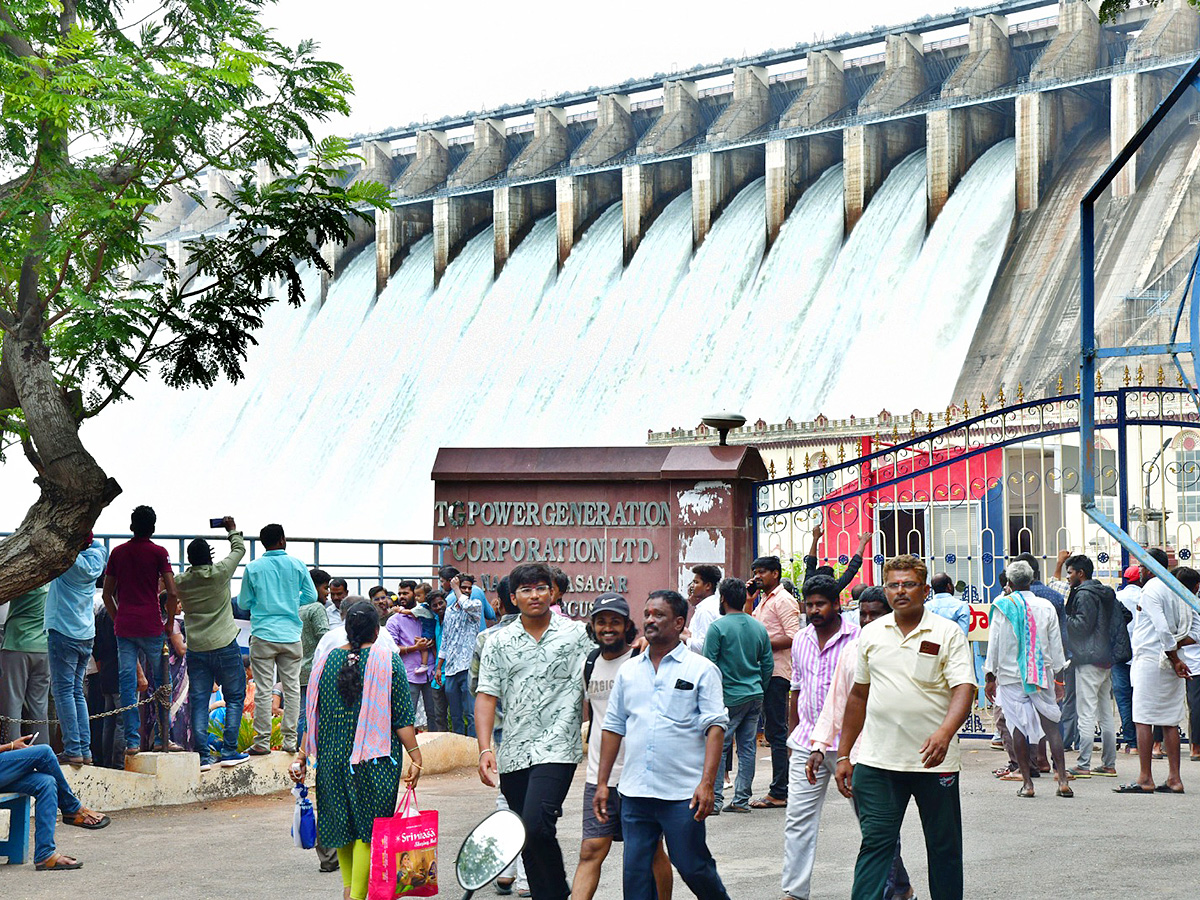 Nagarjuna Sagar Dam Gates Opened Photos10