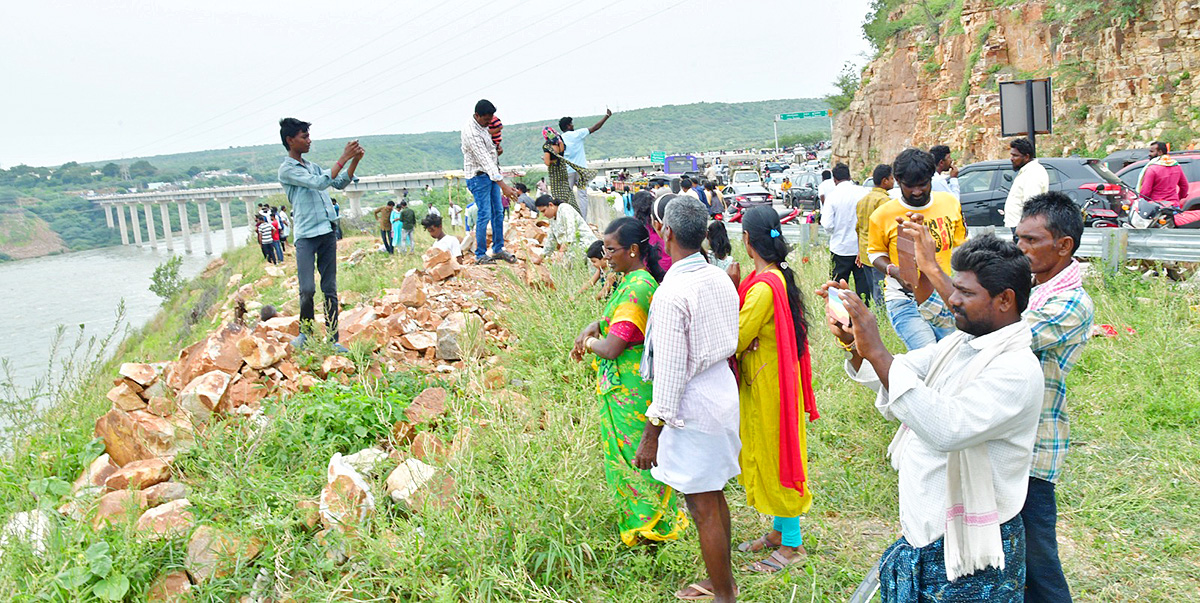 Nagarjuna Sagar Dam Gates Opened Photos15