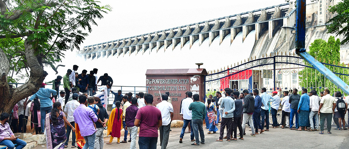 Nagarjuna Sagar Dam Gates Opened Photos17