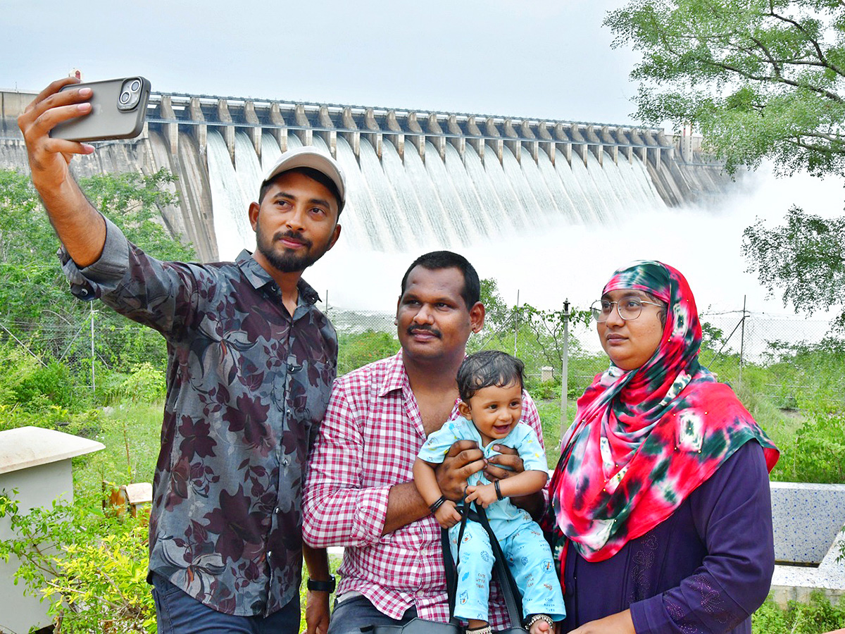 Nagarjuna Sagar Dam Gates Opened Photos2