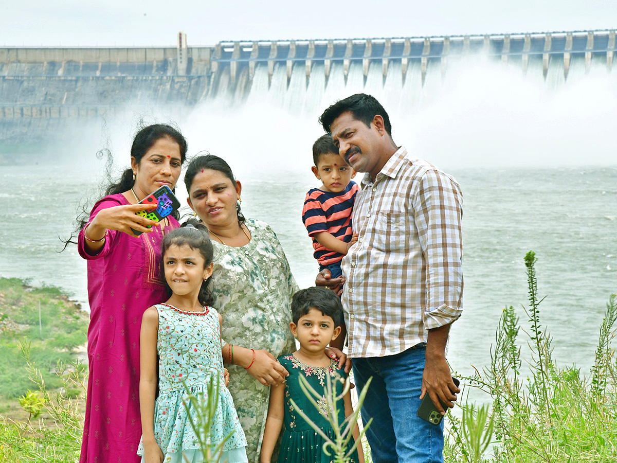 Nagarjuna Sagar Dam Gates Opened Photos3